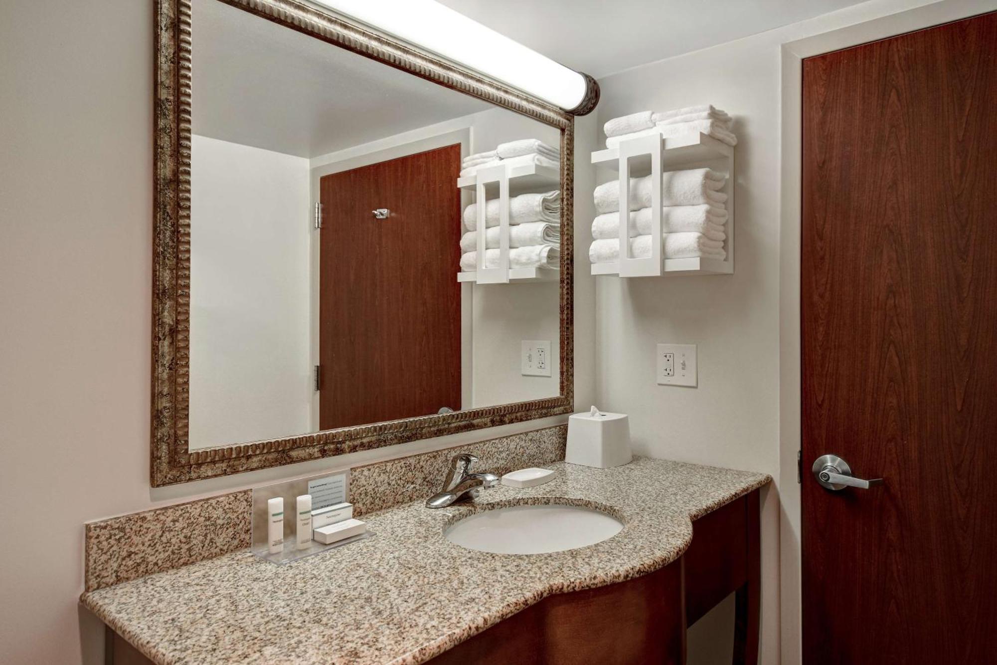Hampton Inn & Suites Alexandria Old Town Area South Εξωτερικό φωτογραφία